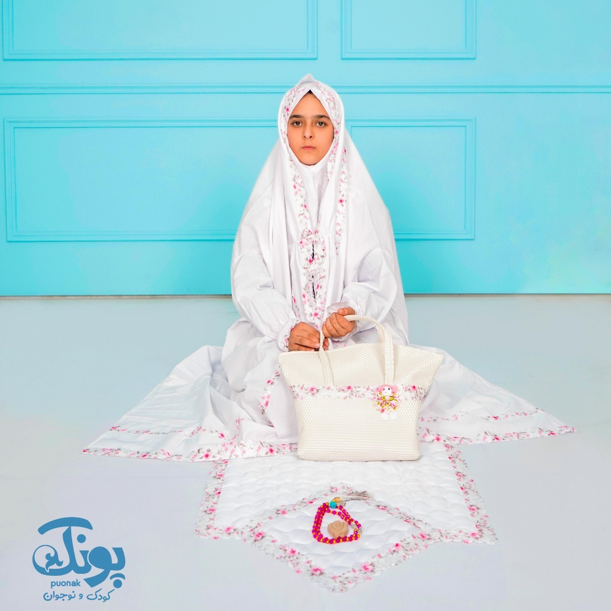 پک جشن تکلیف چادر و جانماز گلدار به همراه کیف عروسکی